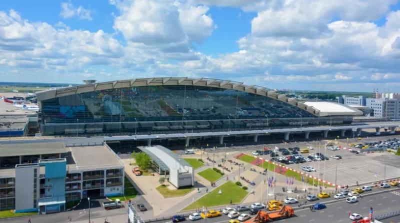 Аеропорти Москви вдруге за день обмежили роботу через атаку дронів