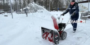 Прибирати сніг у Києві мають балансоутримувачі: бізнес обурений наказами КМДА