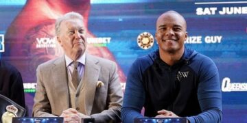 Воррен відзначає, що бій Вордлі та Дюбуа має бути надзвичайним