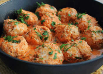 Ситна вечеря за годину: як приготувати ліниві голубці (ФОТО)