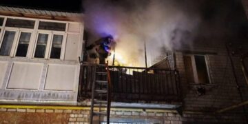 Чотири пожежі за добу: на Миколаївщині горіли будинки та під’їзд багатоповерхівки