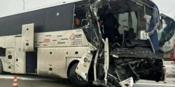 Автобус “Москва-Стаханов” врізався у бензовоз у Ростовській області. Є постраждалі