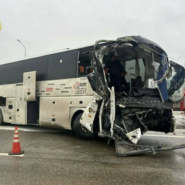 Автобус "Москва-Стаханов" врізався у бензовоз у Ростовській області. Є постраждалі