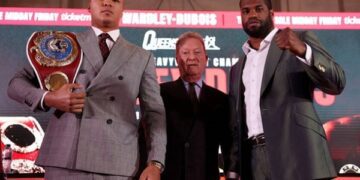 Вордлі виставив Дюбуа кулак, а той спасував