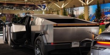 Tesla презентувала найдешевший варіант Cybertruck