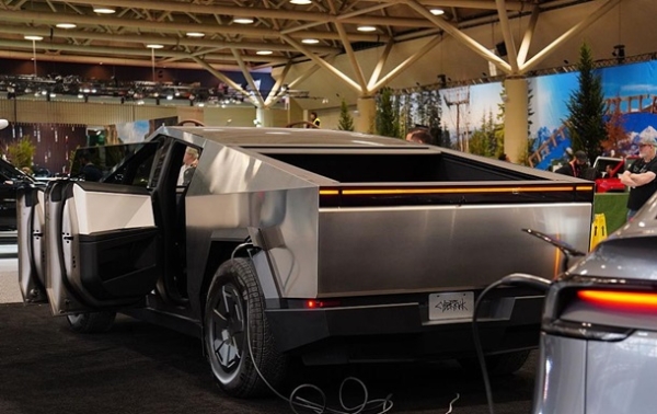 Tesla презентувала найдешевший варіант Cybertruck Tesla презентувала найдешевший варіант Cybertruck