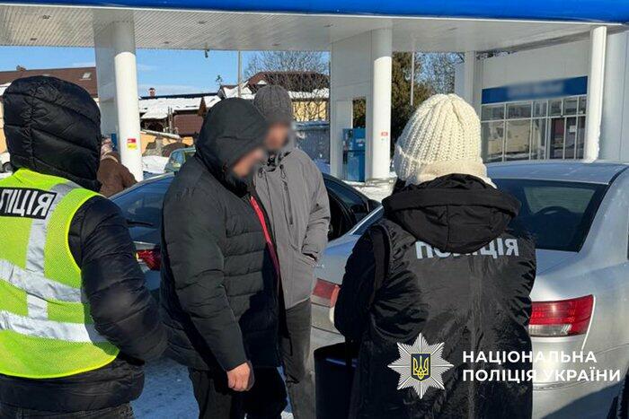 Поліція ліквідувала схему продажу водійських посвідчень у Хмельницькому