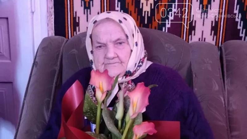 Справжня довгожителька: на Прикарпатті жінка відсвяткувала 103-річний день народження (ФОТО)
