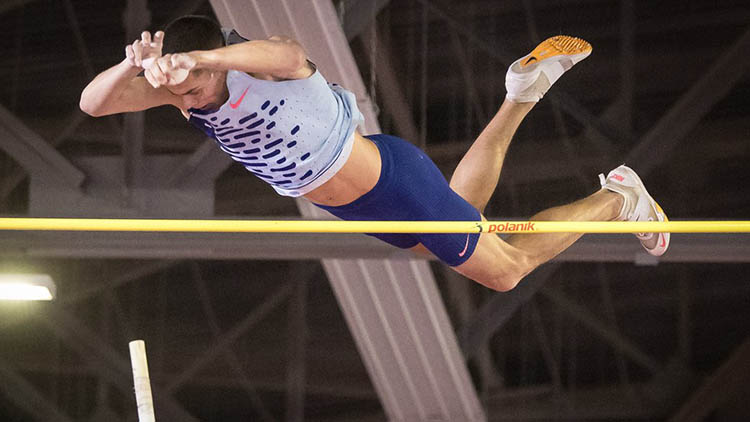 Дніпровський атлет став чемпіоном України зі стрибків з жердиною