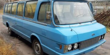 Унікальний представницький автобус ЗІЛ-3207 “Юність” продають в Україні за $150000 (ФОТО)
