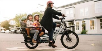 Вибір для сім’ї: у США випустили чотиримісний електробайк із великим запасом ходу (ВІДЕО)