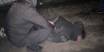 Запорізькі поліцейські затримали чоловіка, який скоїв грабіж біля пункту обміну валюти