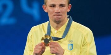 Усик як промоутер анонсує профі-дебют Хижняка