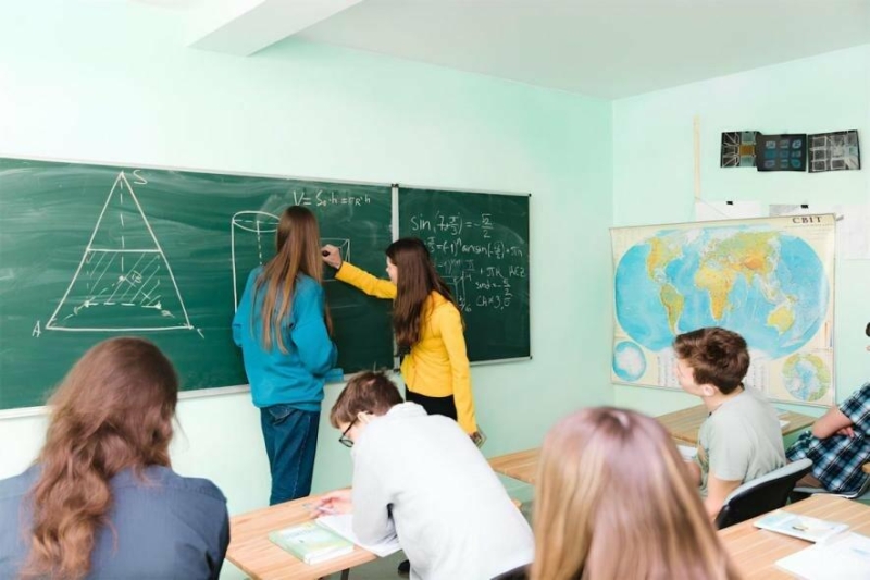 "Поставте освітню реформу на паузу": Франківськ звернувся до держави