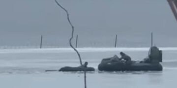 В Одеському районі троє дітей провалилися під лід: одна дитина не вижила