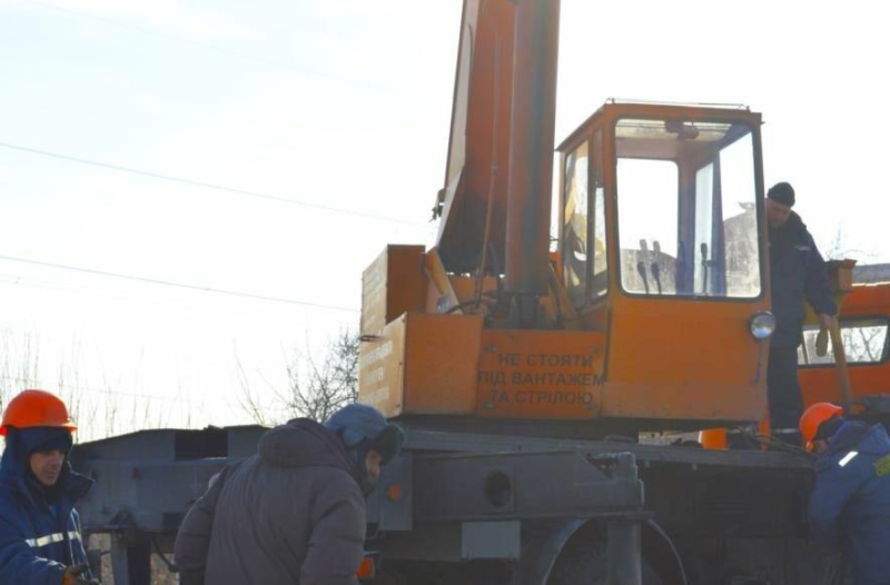 Через серйозні пошкодження мереж у Запоріжжі 2,4 тисячі родин тимчасово живлять від генераторів