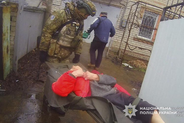 На Нікопольщині &laquo;Білі янголи&raquo; евакуювали 90-річну жінку під прикриттям туману