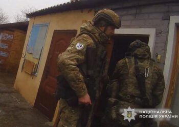 На Нікопольщині «Білі янголи» евакуювали 90-річну жінку під прикриттям туману