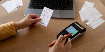 Паперові чеки відходять у минуле?: в Україні стартував єЧек