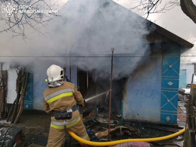 Підгоріла їжа і зайнялося перекриття: рятувальники ліквідували три пожежі на Миколаївщині