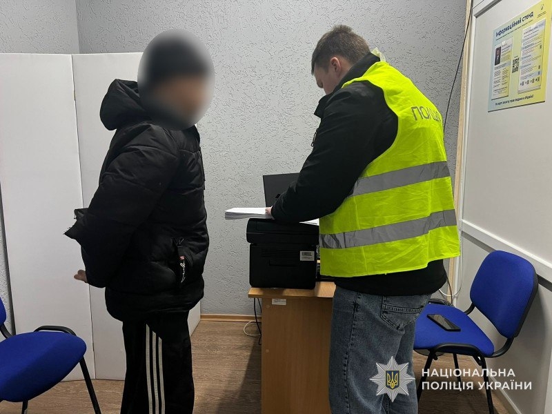 Систематично вчиняв домашнє насильство над матір’ю: у Конотопі повідомили чоловіку про підозру