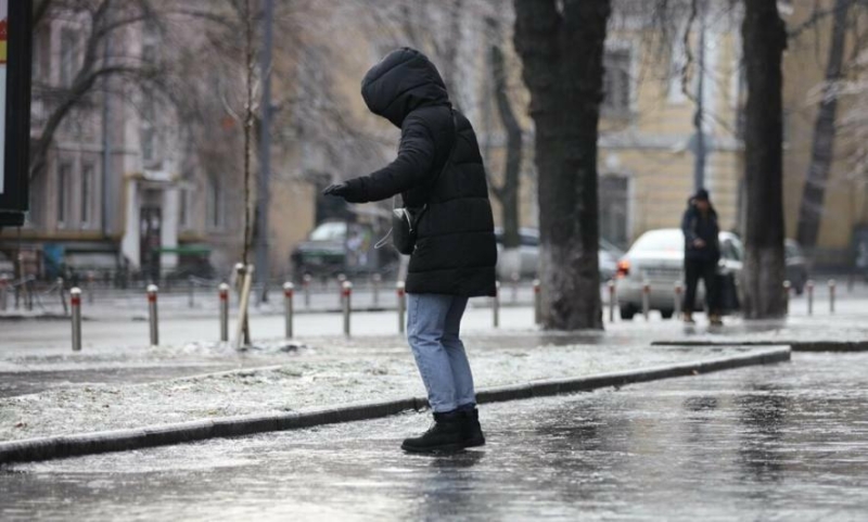 Слизькі дороги і підвищена небезпека: на Миколаївщині оголошено жовтий рівень небезпеки