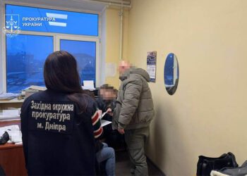 У Дніпрі двом лікарям повідомили про підозру через помилку під час операції