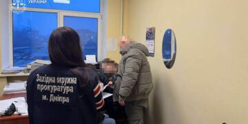 У Дніпрі двом лікарям повідомили про підозру через помилку під час операції