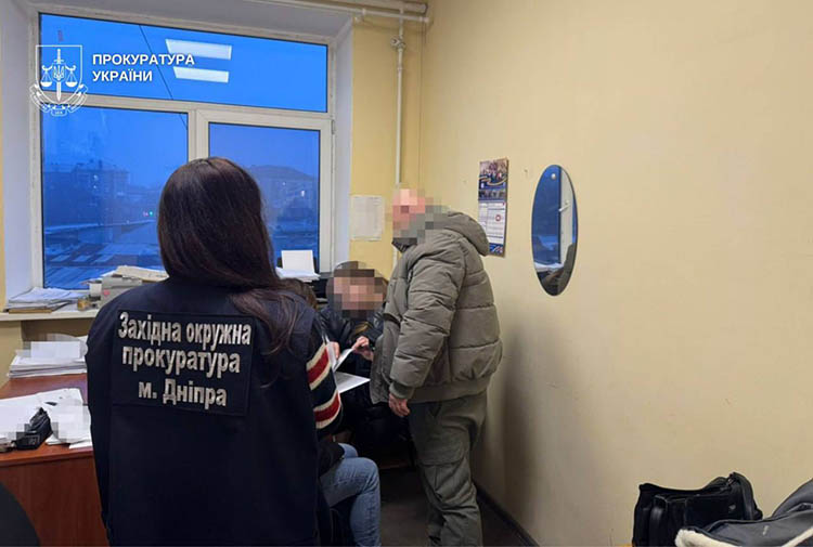 У Дніпрі двом лікарям повідомили про підозру через помилку під час операції