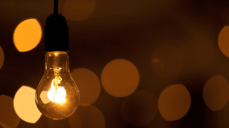 Є лише 3,5 години в світловий день: на Миколаївщині діятимуть графіки погодинних відключень електроенергії