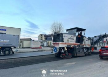 Латання ям триває: де сьогодні будуть затори у Тернополі (ФОТО)