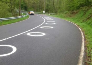 На дорогах з’явилася нова розмітка у вигляді білих еліпсів: що вона означає та для чого призначена