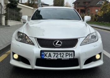 Капсула часу: за седан Lexus IS F 500 2009 року у Києві хочуть $72500 (ФОТО)