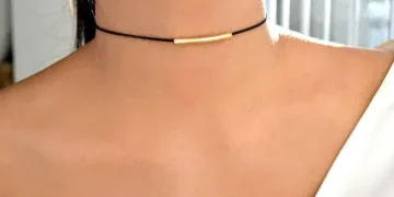 Шелковый шнурок с золотыми вставками