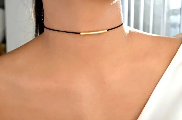 Шелковый шнурок с золотыми вставками