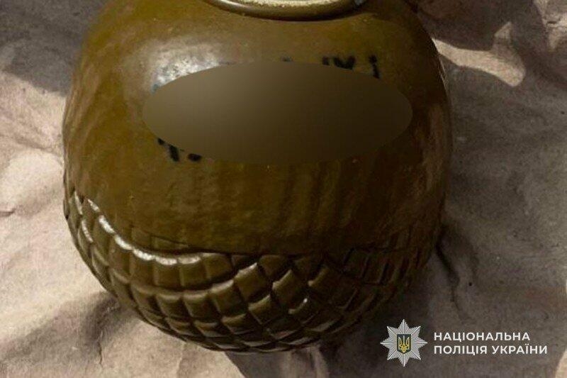 На Тернопільщині затримали чоловіка з бойовою гранатою: що він хотів з нею зробити?