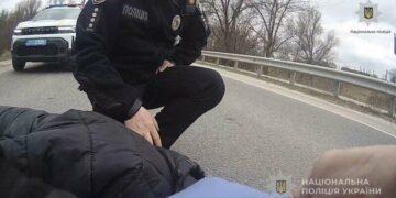 У Запорізькій області поліцейські врятували двох чоловіків під загрозою атак дронів