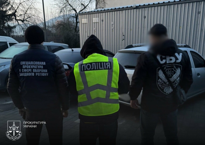 Посадовця ТЦК, який працював на Хмельниччині, затримали за підозрою у вимаганні двох автомобілів