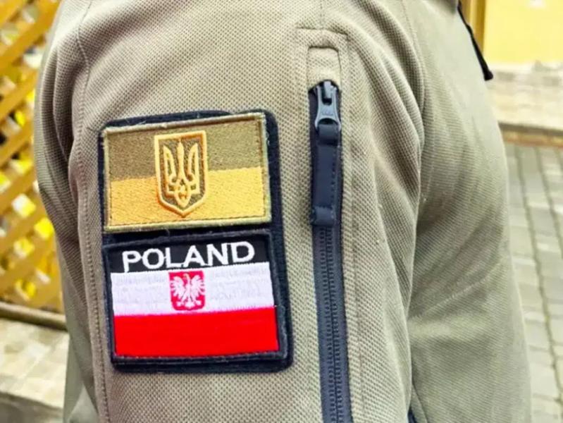 Поляків, які воюють на боці України, звільнили від кримінальної відповідальності