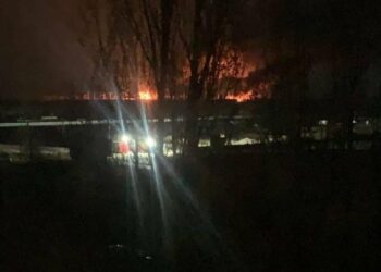 Сили оборони уразили Алчевський металургійний комбінат: виникла пожежа, – ФОТО, ВІДЕО