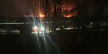 Сили оборони уразили Алчевський металургійний комбінат: виникла пожежа, – ФОТО, ВІДЕО