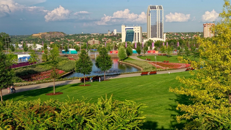 Занедбані спортивні діаманти Донбасу: у що перетворилися легендарні стадіони за роки окупації, - ФОТО