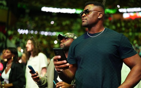 Нганну звинуватив Усика у зриві його бою Нганну звинуватив Усика у зриві його бою