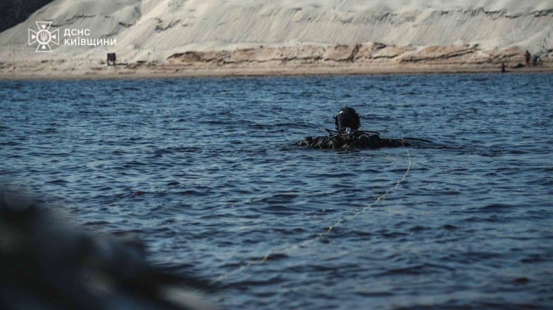 У Вишгороді чоловік намагався переплисти Дніпро і зник: пошуки тривають третю добу