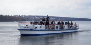 На Тернопільському ставі стартував сезон теплоходів: оприлюднено графік та ціни