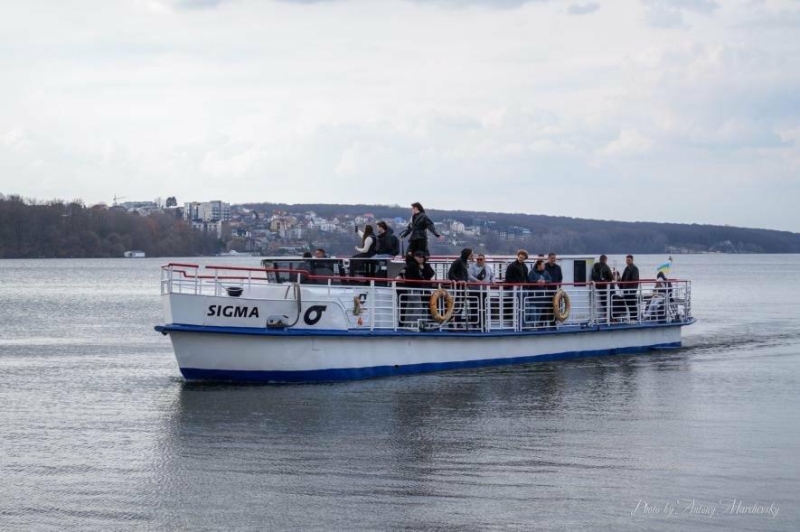 На Тернопільському ставі стартував сезон теплоходів: оприлюднено графік та ціни