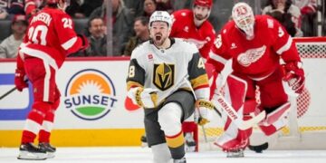 НХЛ: переможний вечір для Вегаса і Кароліни