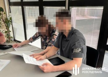 У Запоріжжі адвокатку і правоохоронця підозрюють у привласненні квартир померлих
