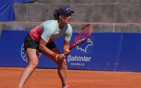 Калініна продовжує боротьбу на турнірі в Анталії