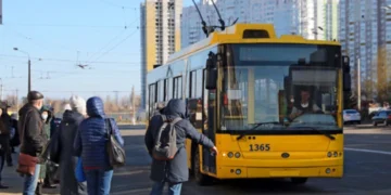 У Києві відновлено рух електротранспорту після нічної атаки РФ (оновлено)